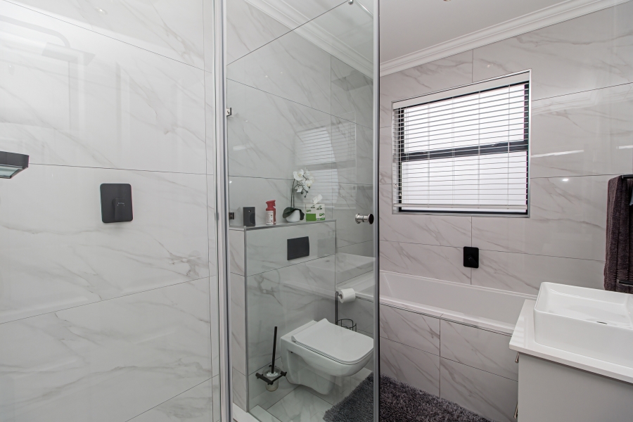 4 Bedroom Property for Sale in Sandown Western Cape